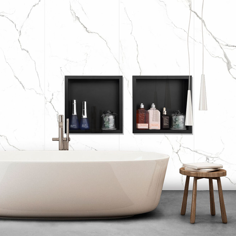 Einbau-Duschnische aus Edelstahl im Badezimmer in Roségold
